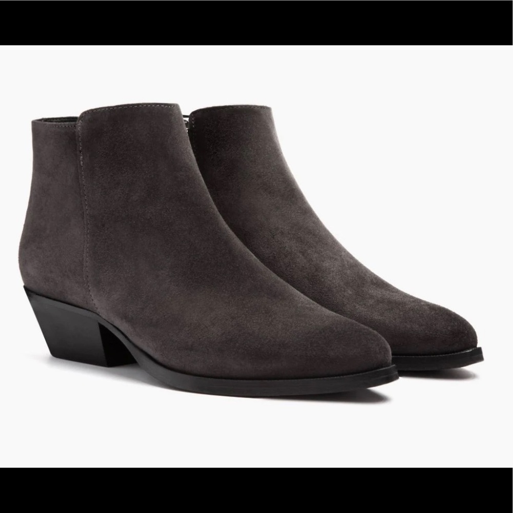 Etienne Aigner suede Bootis Black